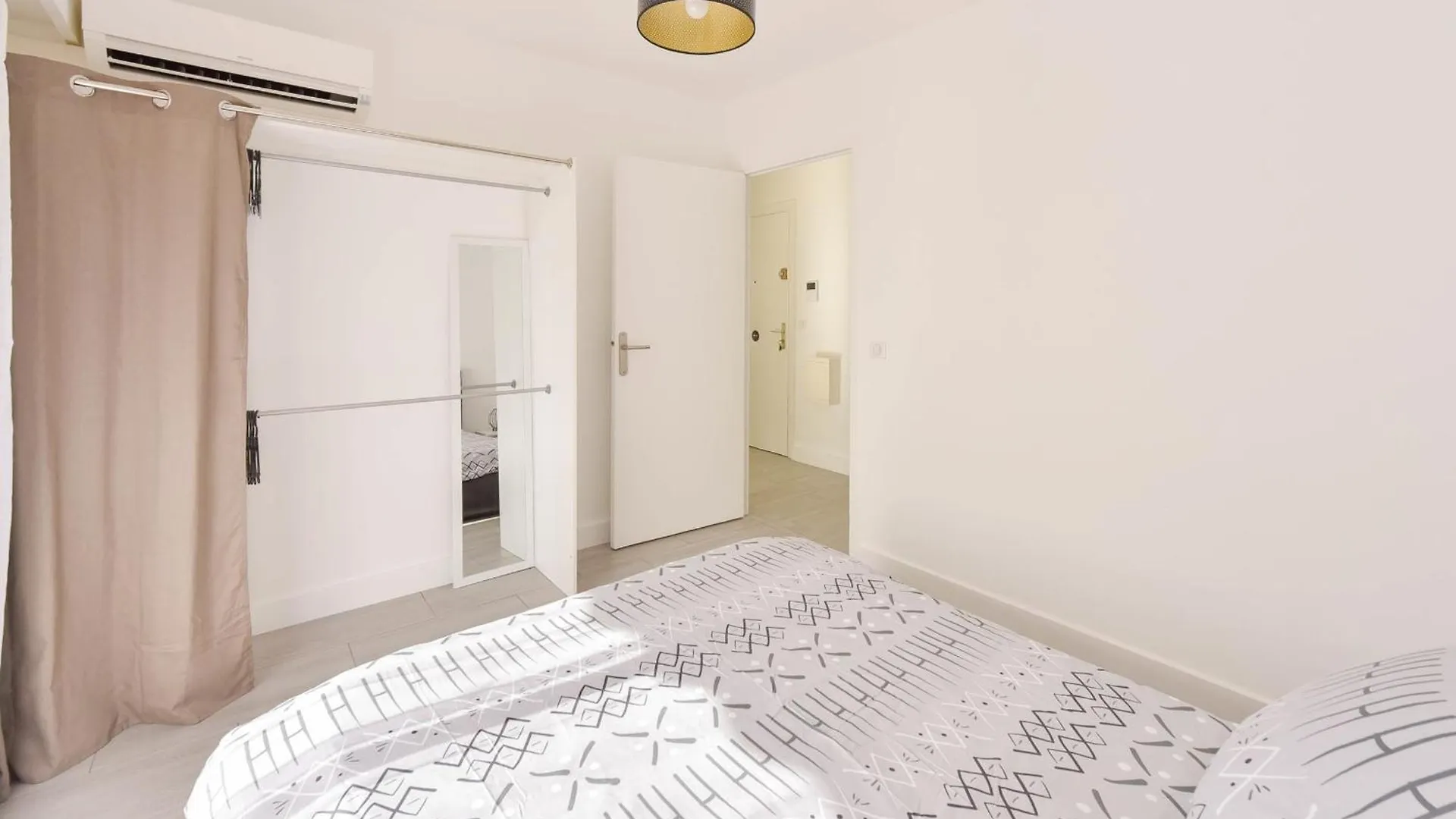 Apartment With Terrace Walk To Beaches & Shopping Cannes