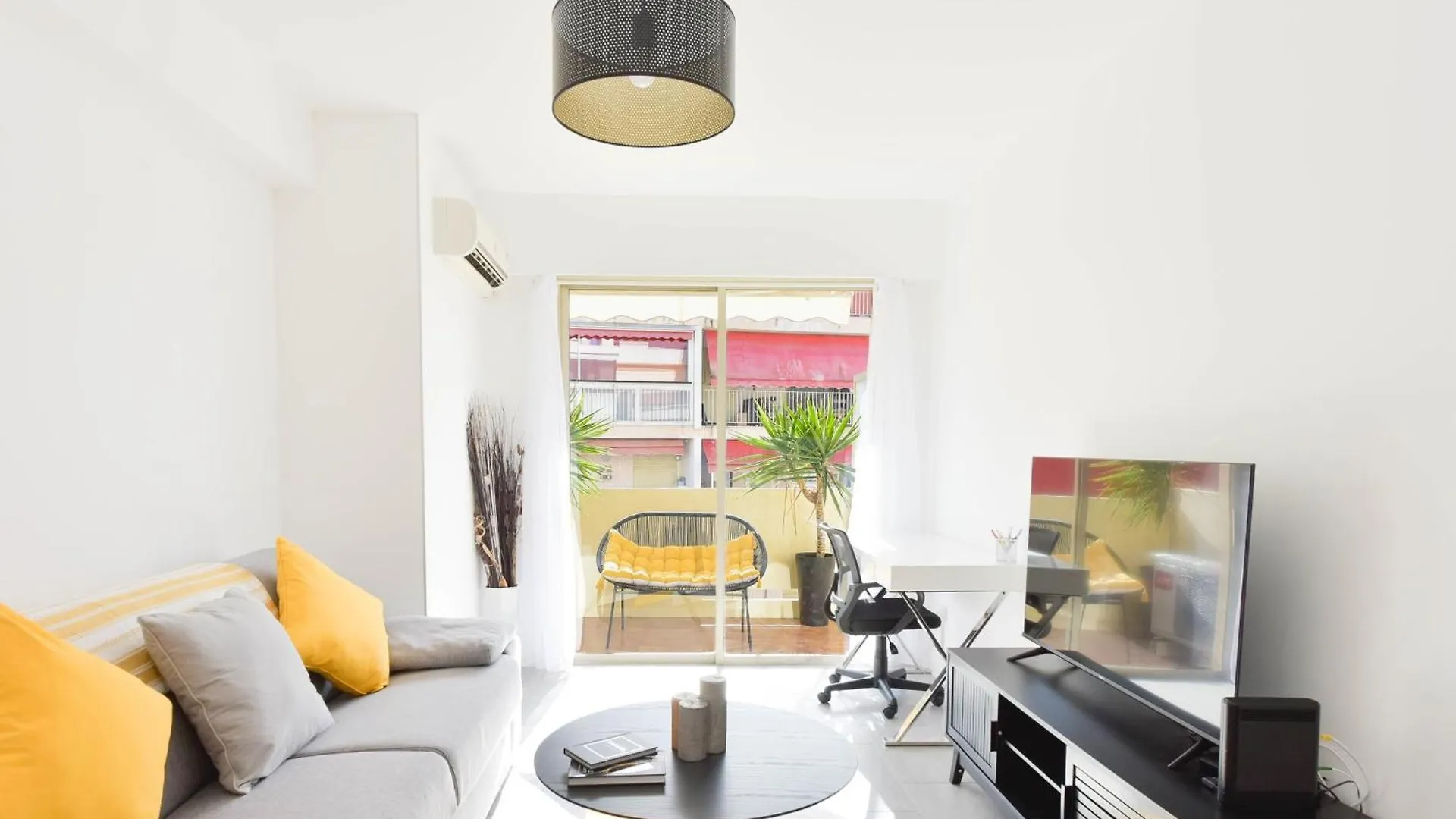 Apartment With Terrace Walk To Beaches & Shopping Канны Франция