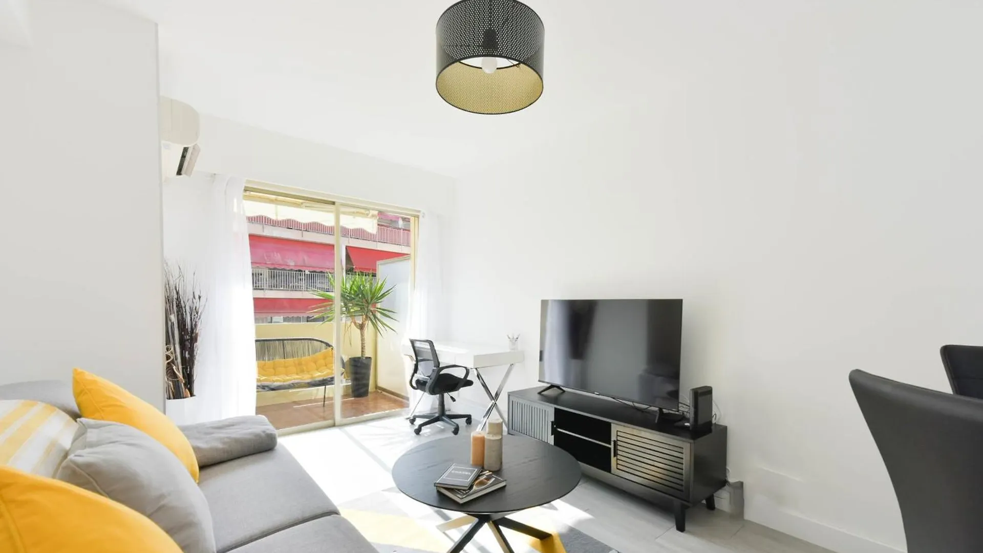 Apartment With Terrace Walk To Beaches & Shopping Cannes 0*,