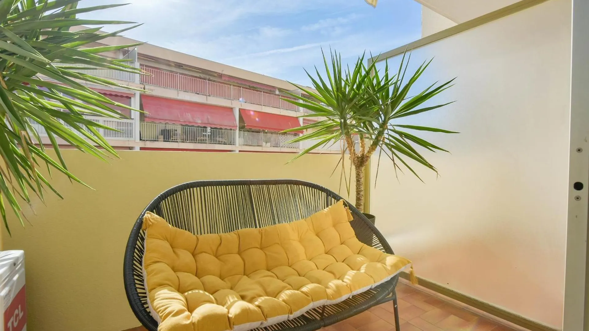 Apartment With Terrace Walk To Beaches & Shopping Cannes