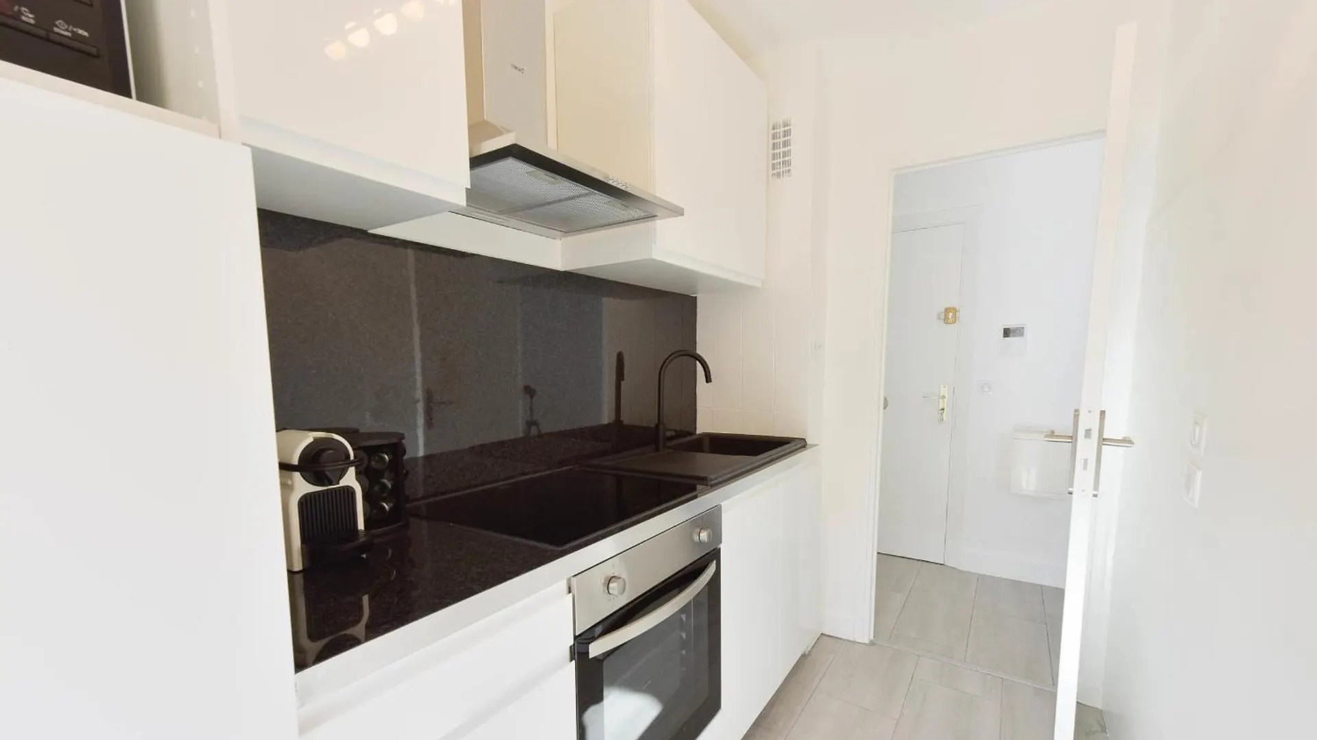 Apartment With Terrace Walk To Beaches & Shopping Cannes