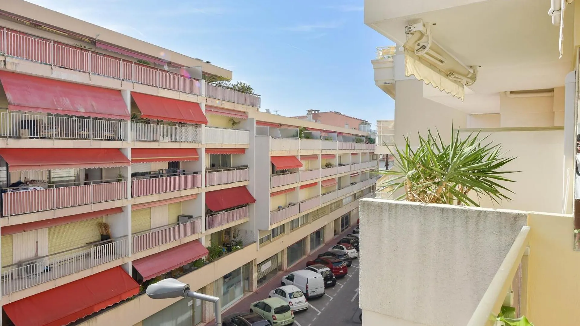 Apartment With Terrace Walk To Beaches & Shopping Cannes
