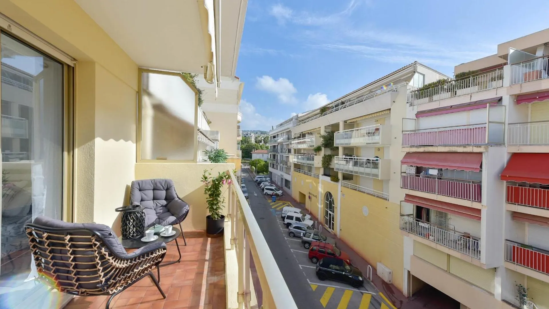 Apartment With Terrace Walk To Beaches & Shopping Cannes France